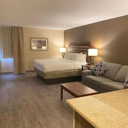 Hotel Wyndham Garden Grand Rapids Airport Exterior foto