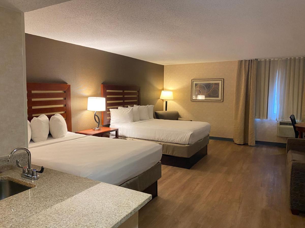 Hotel Wyndham Garden Grand Rapids Airport Exterior foto