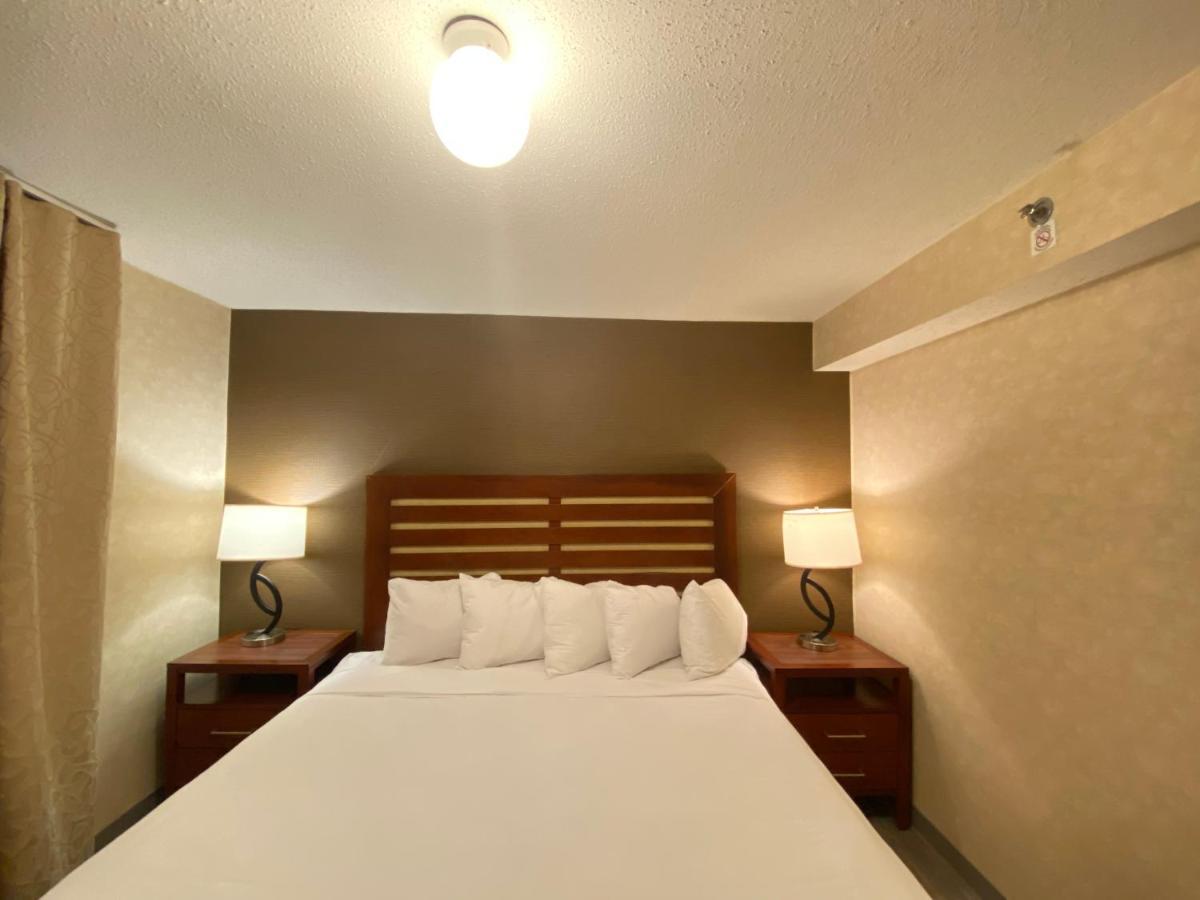 Hotel Wyndham Garden Grand Rapids Airport Exterior foto