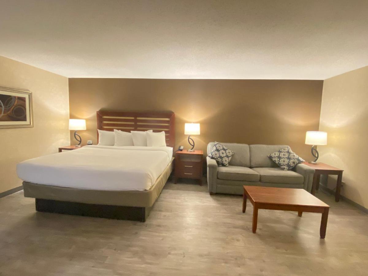 Hotel Wyndham Garden Grand Rapids Airport Exterior foto