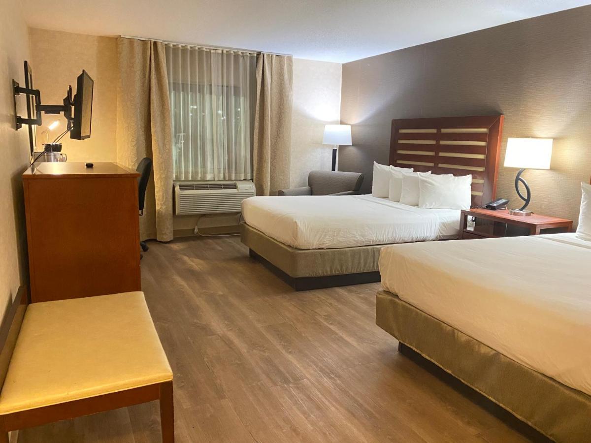 Hotel Wyndham Garden Grand Rapids Airport Exterior foto