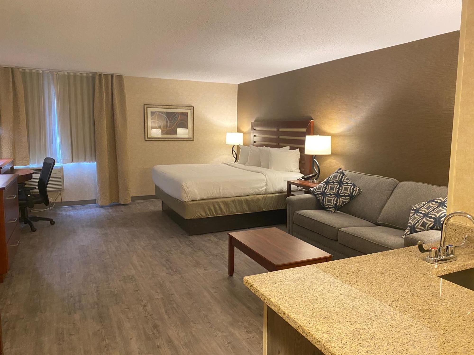 Hotel Wyndham Garden Grand Rapids Airport Exterior foto
