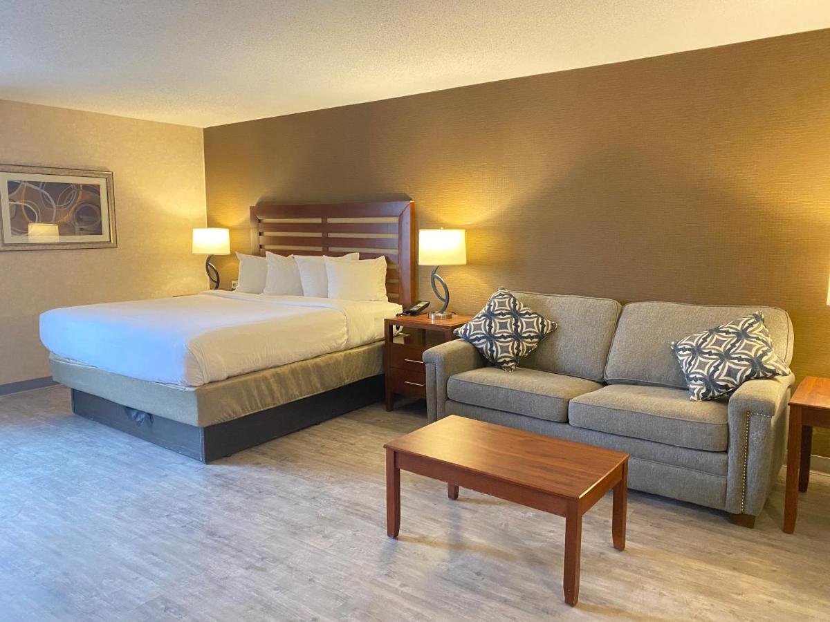 Hotel Wyndham Garden Grand Rapids Airport Exterior foto