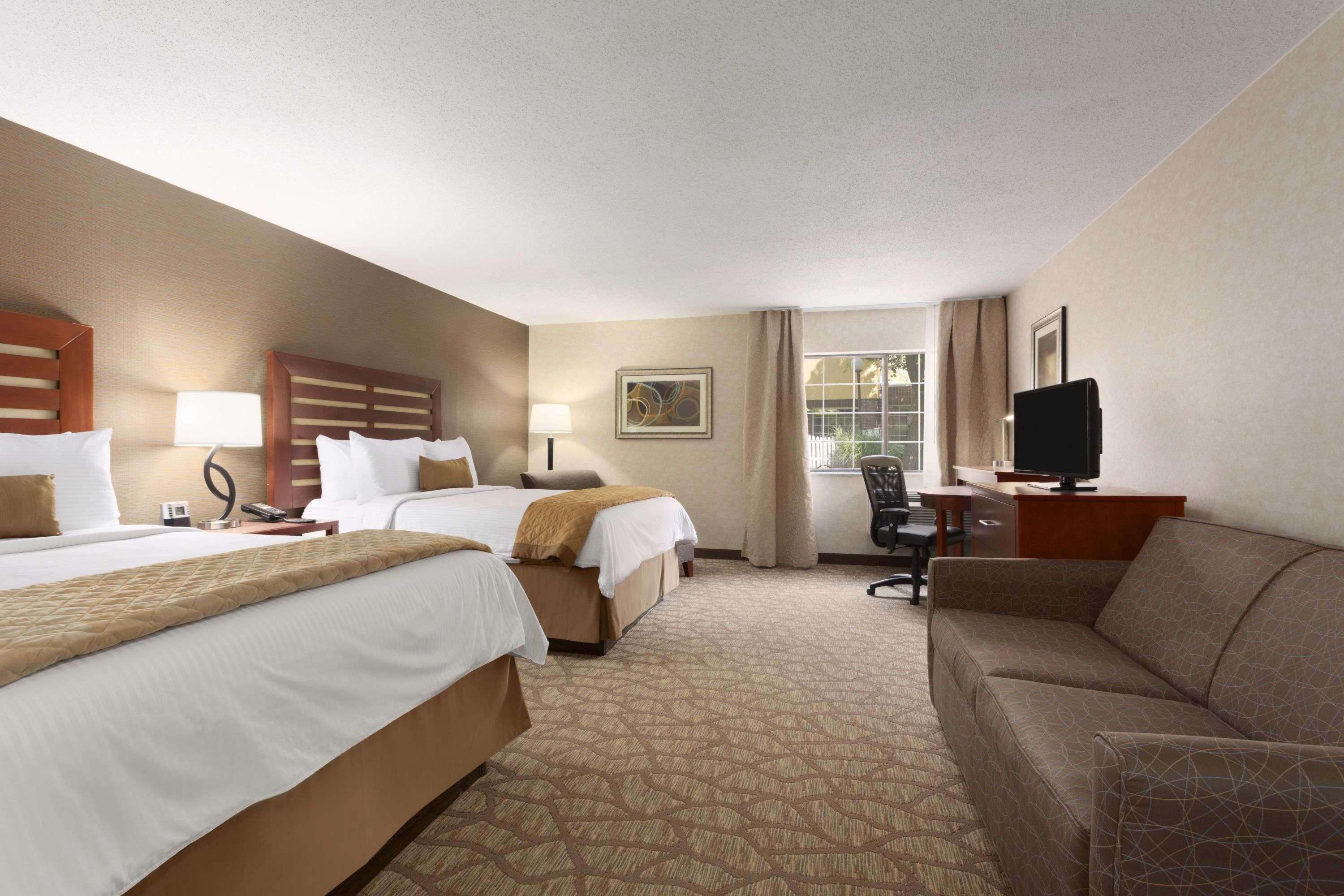Hotel Wyndham Garden Grand Rapids Airport Exterior foto