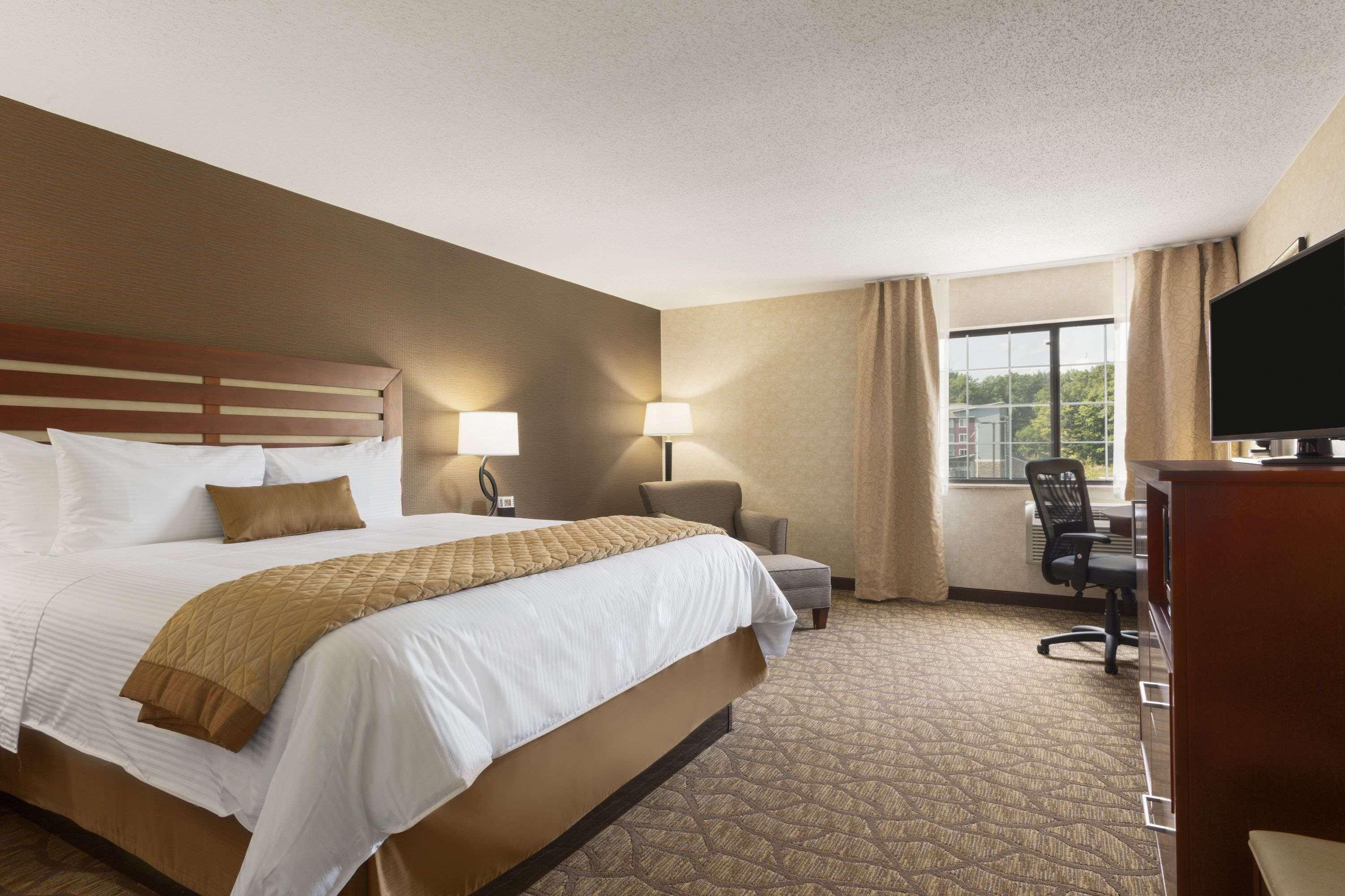 Hotel Wyndham Garden Grand Rapids Airport Exterior foto