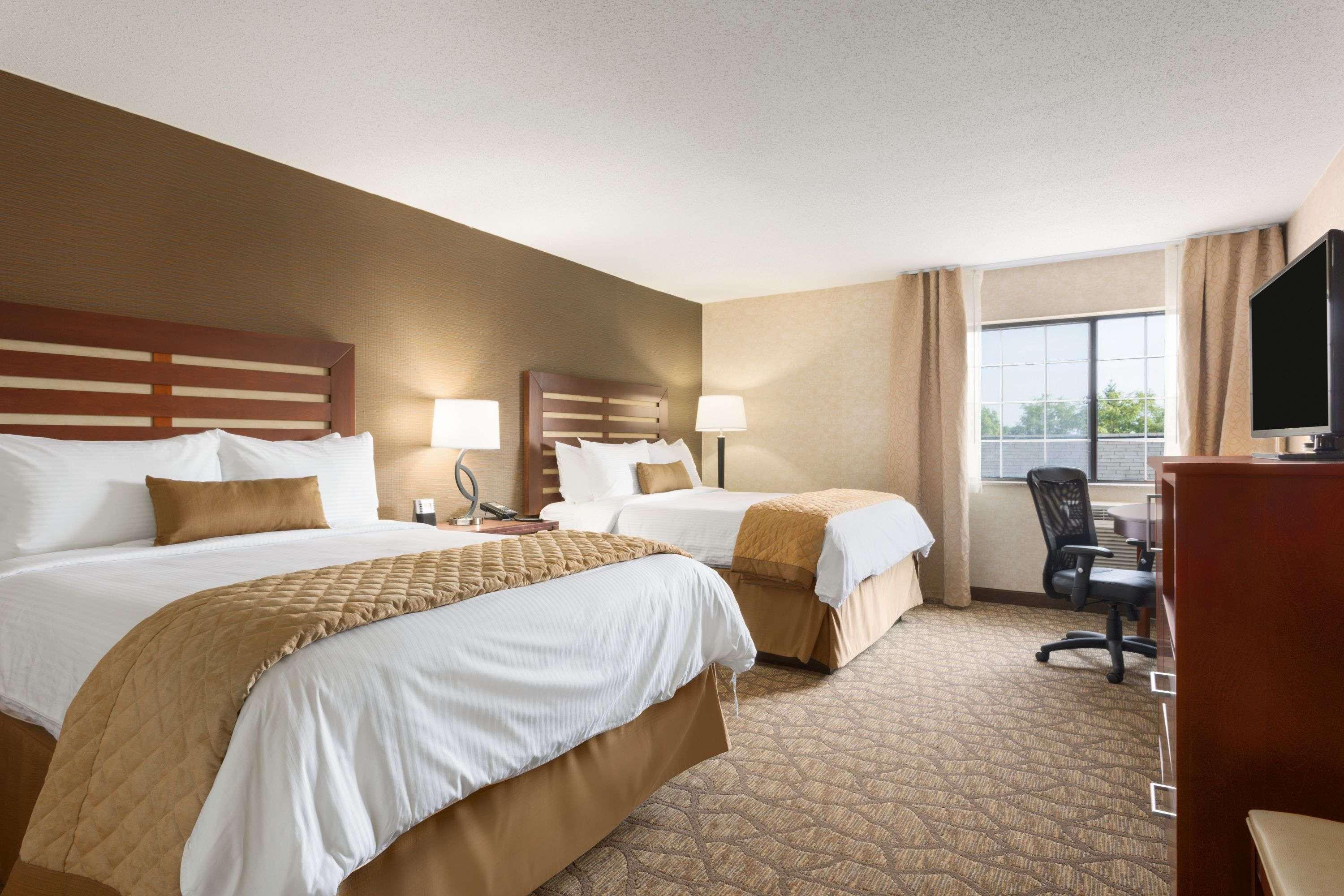 Hotel Wyndham Garden Grand Rapids Airport Exterior foto
