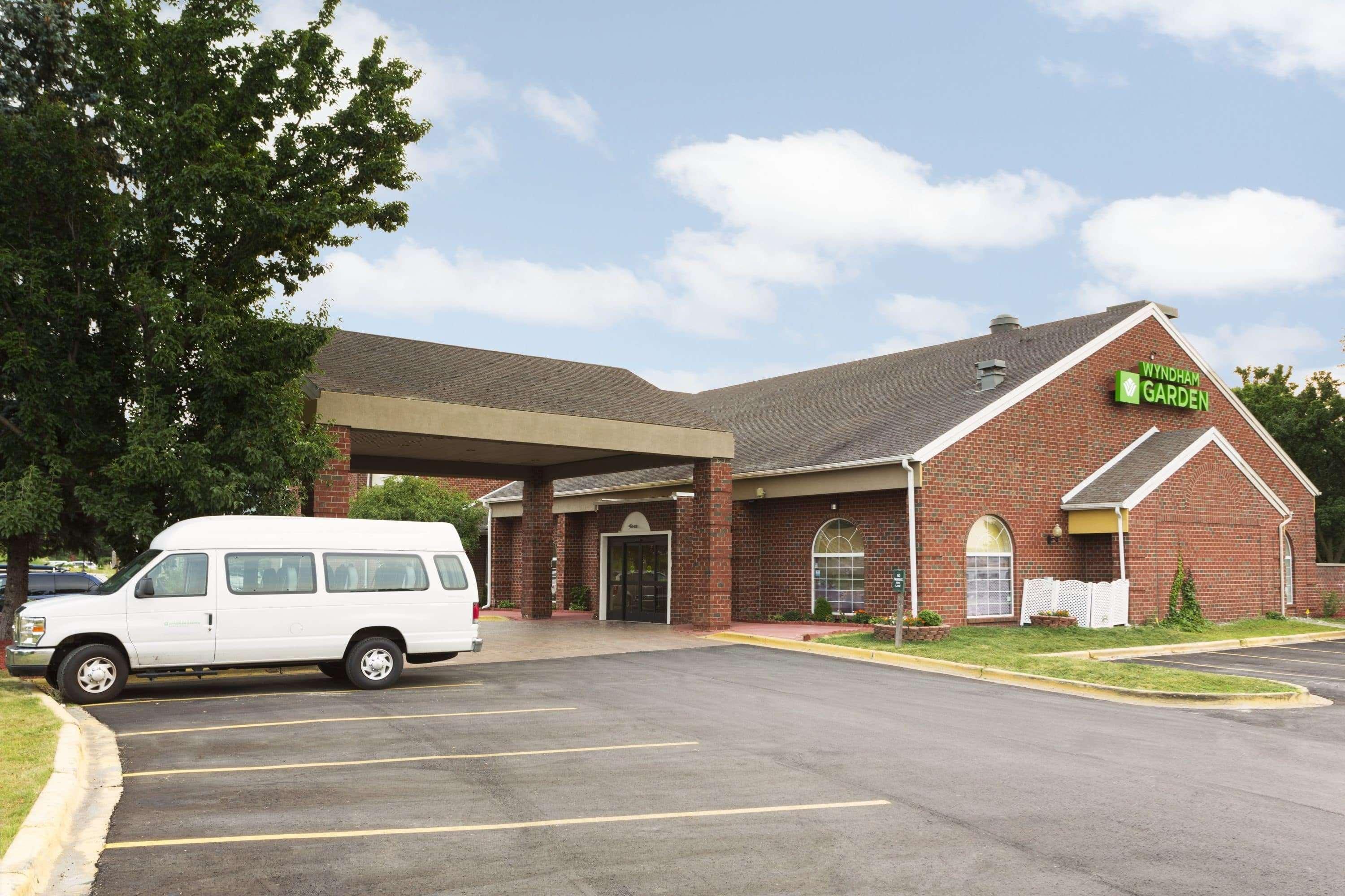 Hotel Wyndham Garden Grand Rapids Airport Exterior foto
