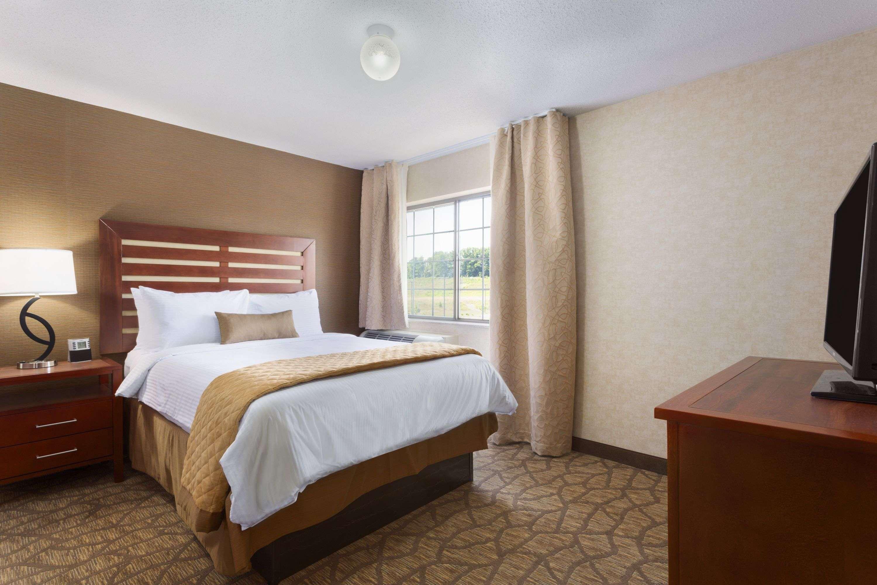 Hotel Wyndham Garden Grand Rapids Airport Exterior foto