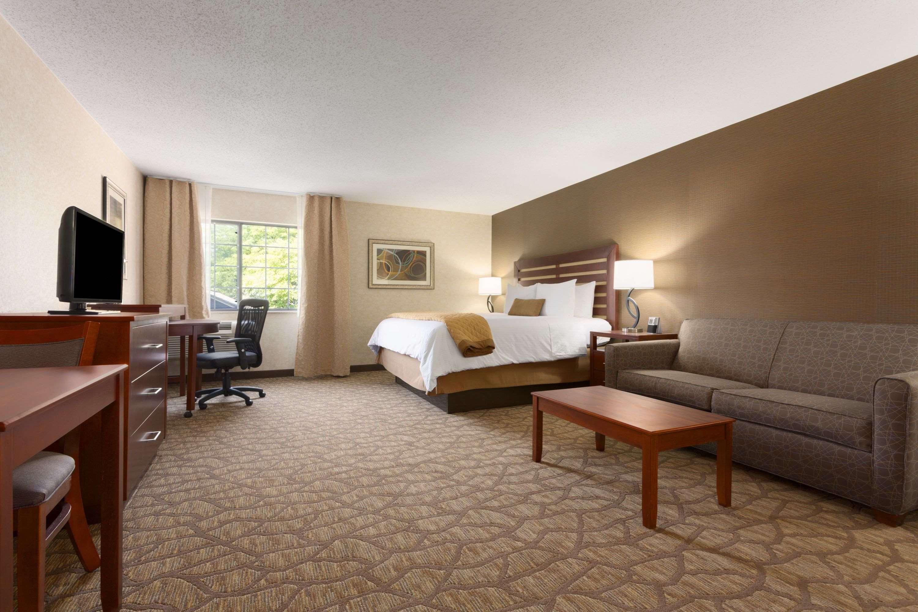 Hotel Wyndham Garden Grand Rapids Airport Exterior foto