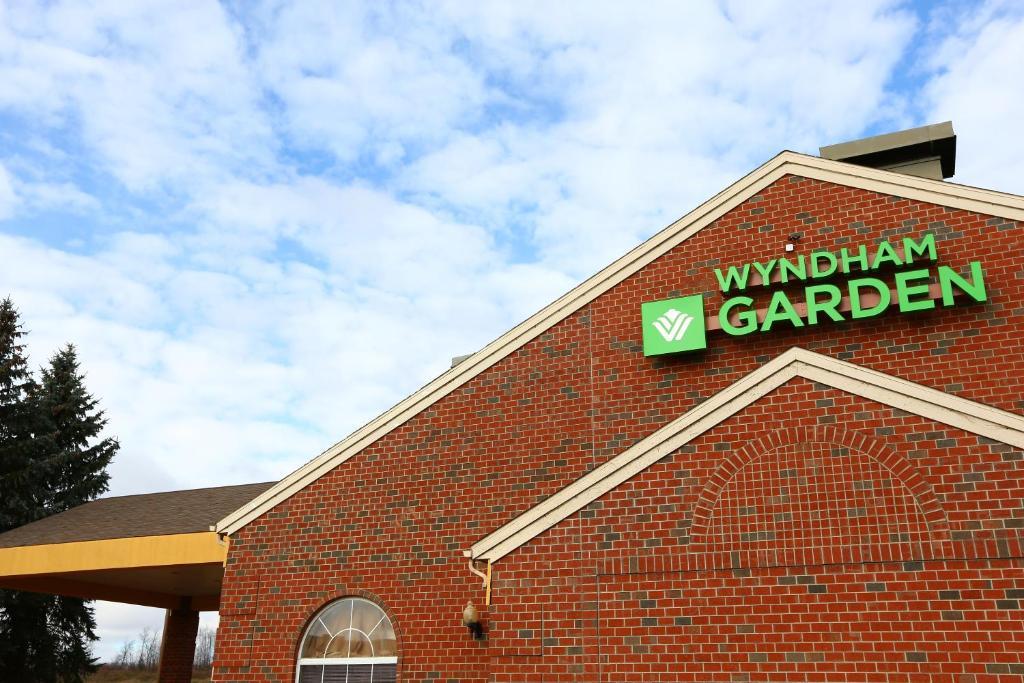 Hotel Wyndham Garden Grand Rapids Airport Exterior foto
