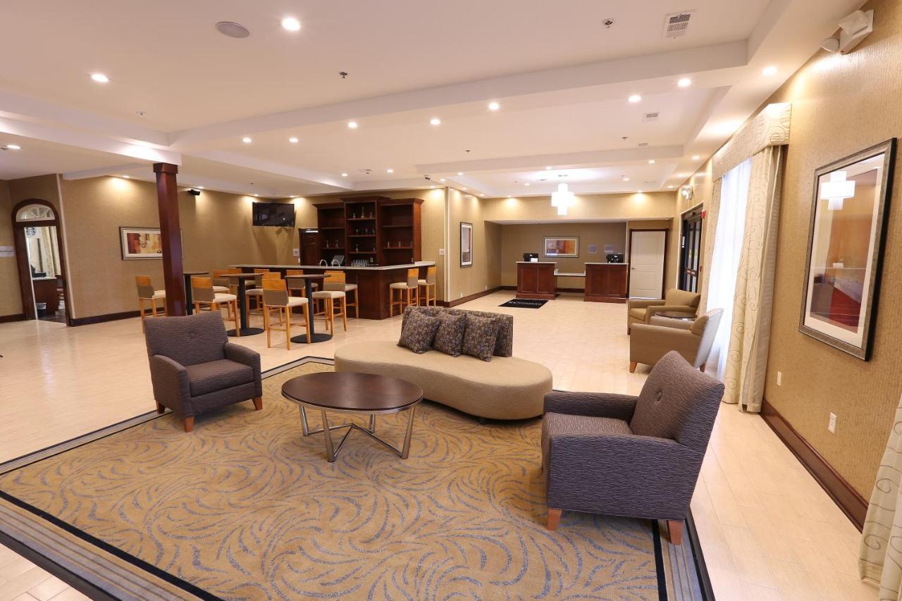 Hotel Wyndham Garden Grand Rapids Airport Exterior foto