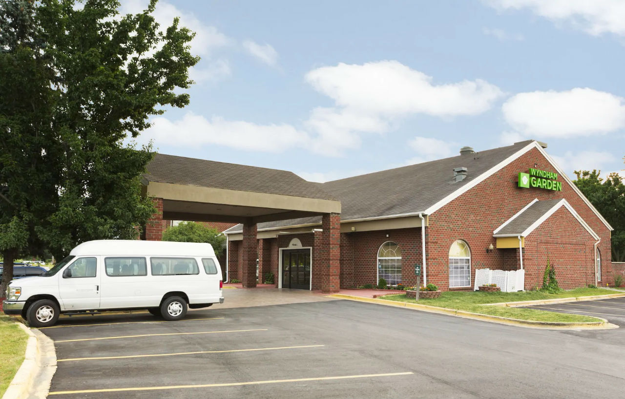 Hotel Wyndham Garden Grand Rapids Airport Exterior foto